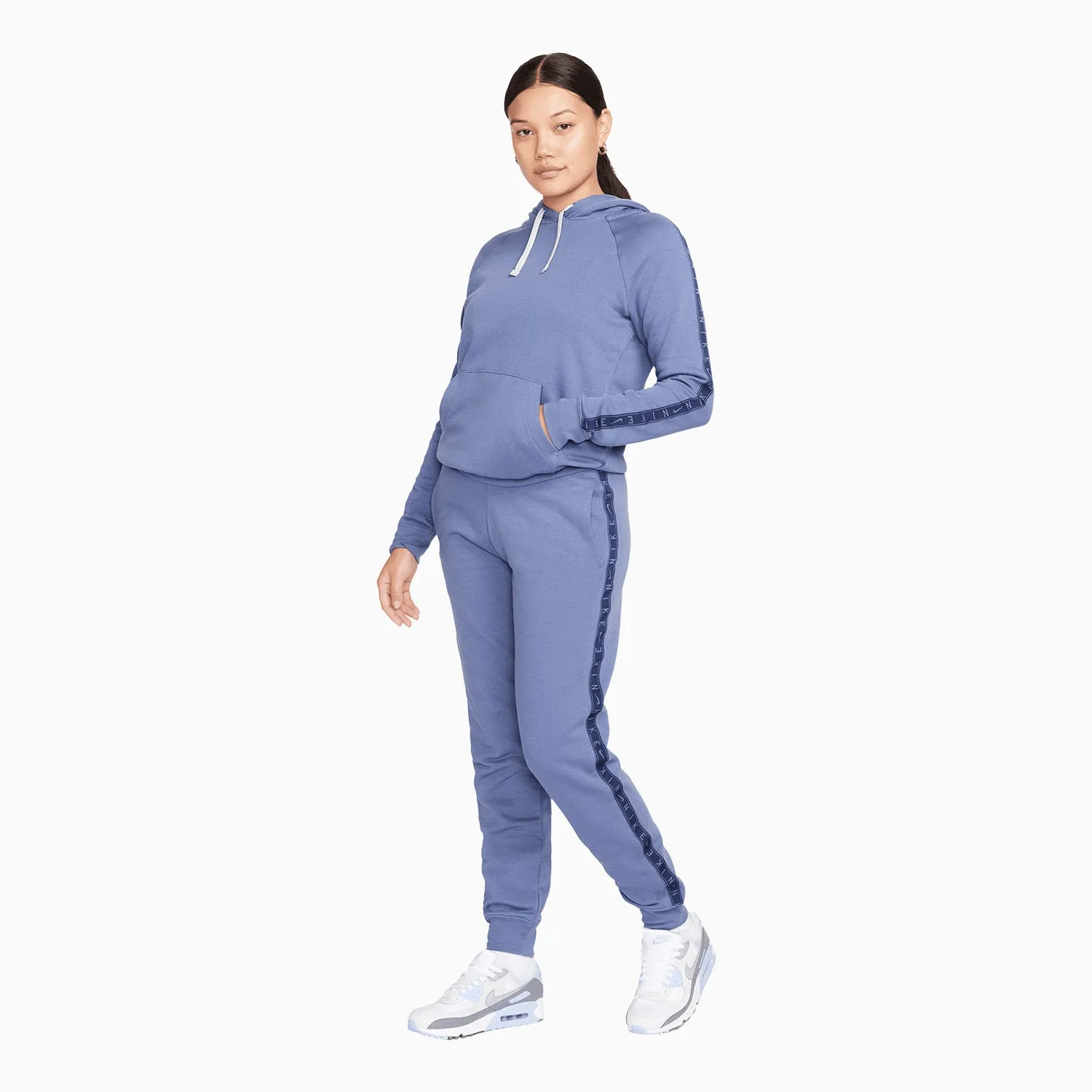 Women's Sportswear Essential Fleece Outfit